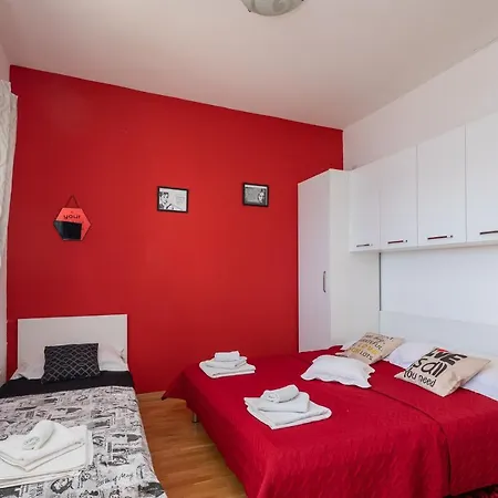 J.b. Beachfront Apartman