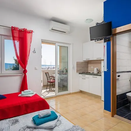 J.b. Beachfront Apartment *