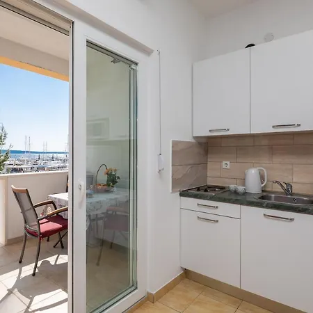 J.b. Beachfront Apartment Jesenice (Split-Dalmatia)