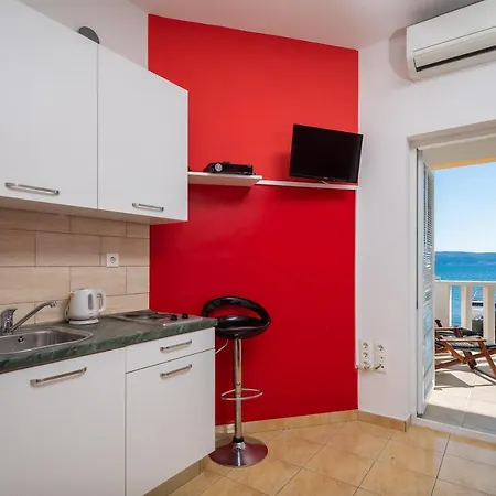 J.b. Beachfront Apartman