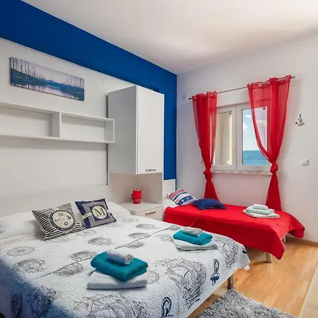 J.b. Beachfront * Jesenice (Split-Dalmatia)