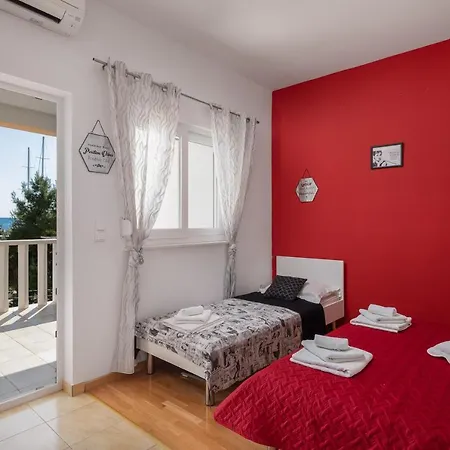 J.b. Beachfront Apartment Jesenice (Split-Dalmatia)