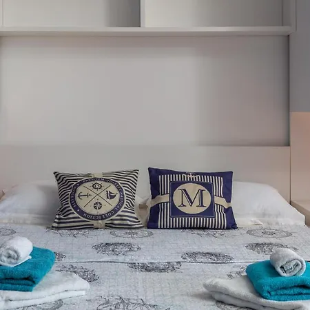 J.b. Beachfront * Jesenice (Split-Dalmatia)