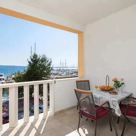 J.b. Beachfront Apartment *