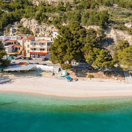 J.b. Beachfront Apartman *